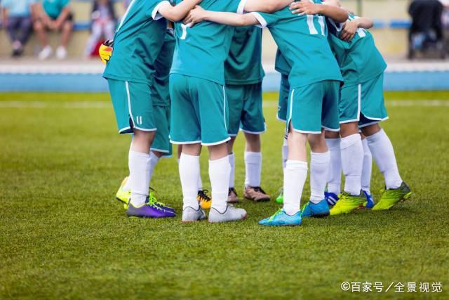 国足连败引发争议，邵佳一面临挑战与压力